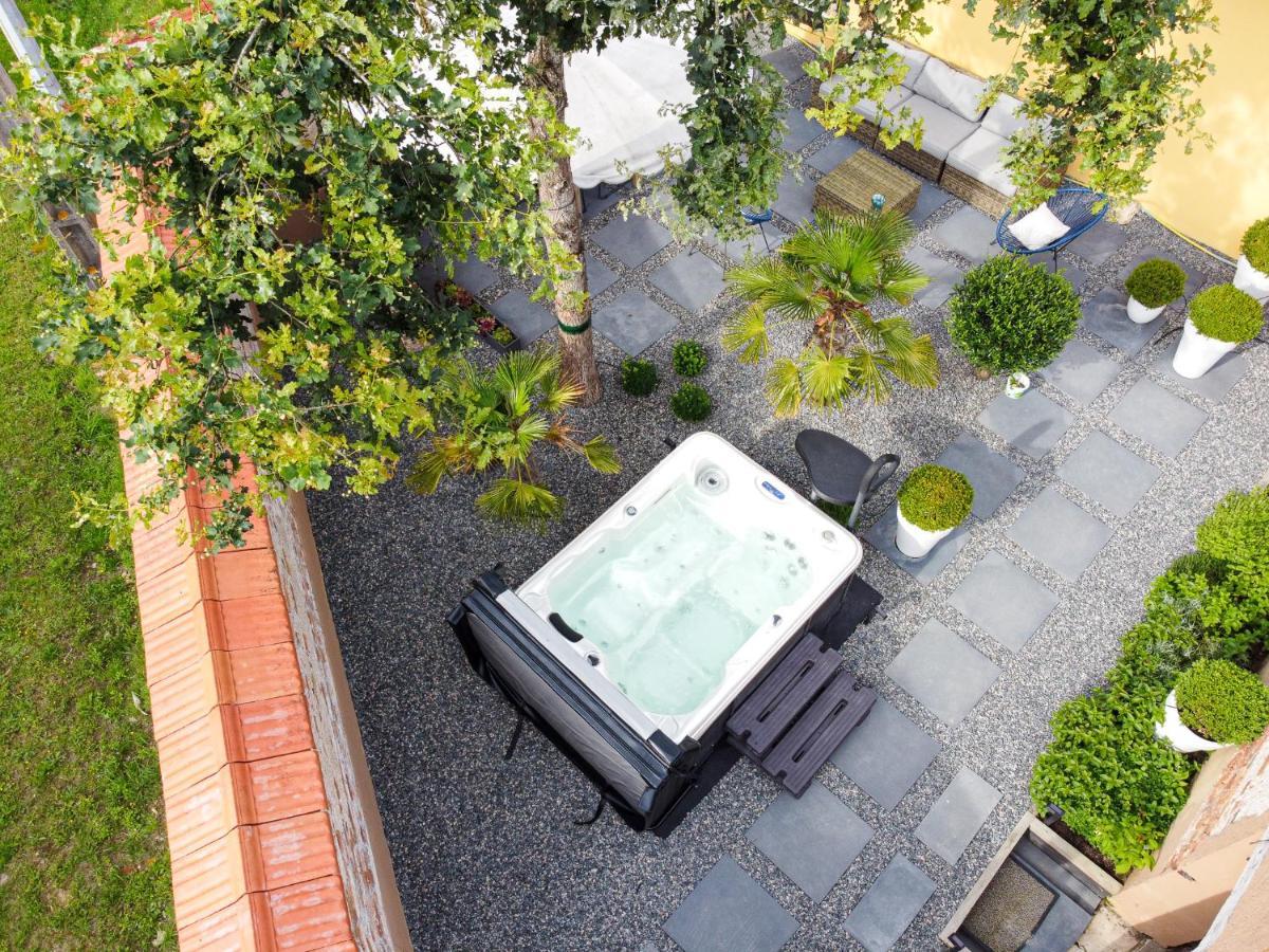 Gites Briffaut Saint-Hilaire-Fontaine Exterior foto